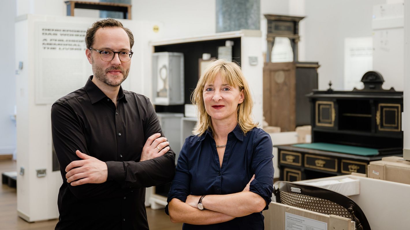 Die Kuratoren Manuel Schwarz und Sabine Walter
