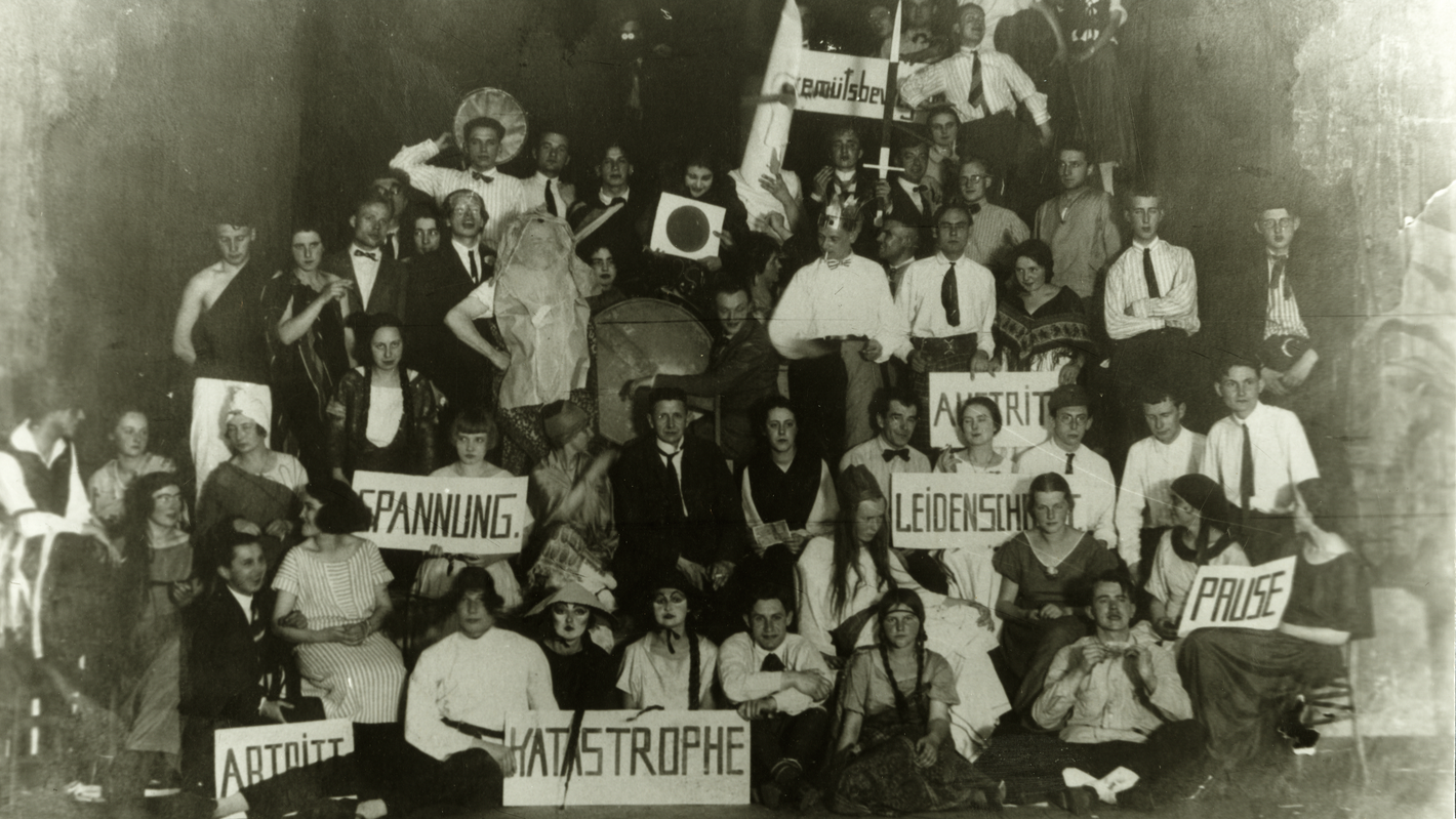 Spannung, Abtritt, Katastrophe: Im November 1924 feiern Studierende im Ilmschlösschen eines ihrer letzten Feste